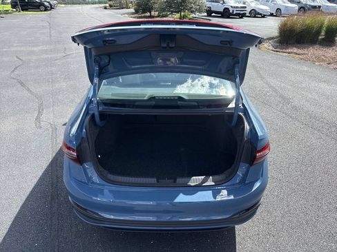 Used 2025 Volkswagen Jetta SE FWD image 23