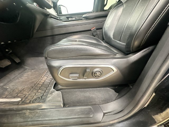 Used 2024 Jeep Wagoneer 4WD w/ Premium Group I image 16