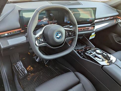 New 2026 BMW i5 eDrive40 w/ Convenience Package image 3