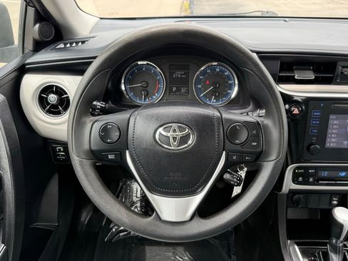 Used 2017 Toyota Corolla LE image 27