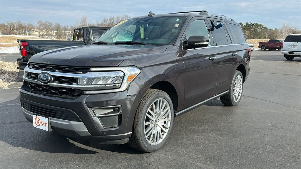 Used 2024 Ford Expedition Limited AWD/4WD image 3