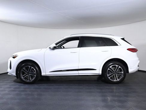 Used 2025 Audi Q5 Premium w/ Convenience Package AWD/4WD image 2