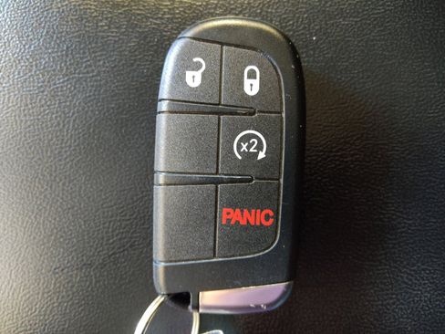 Used 2020 Dodge Journey SE FWD image 32