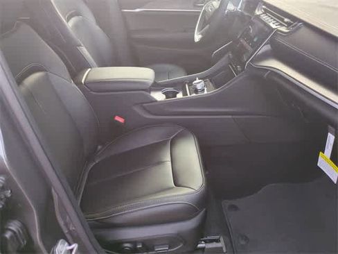 New 2025 Jeep Grand Cherokee L Limited w/ Trailer Tow Package image 22