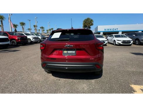 Used 2024 Chevrolet Trax RS w/ Sunroof Package FWD image 3