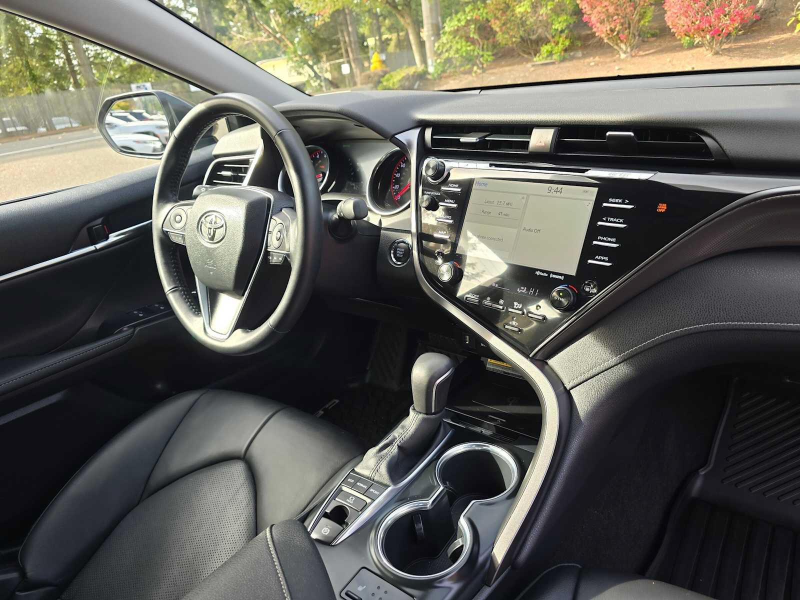 Used 2020 Toyota Camry XSE FWD image 10