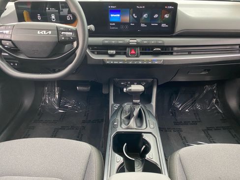 Used 2025 Kia K4 LXS image 11