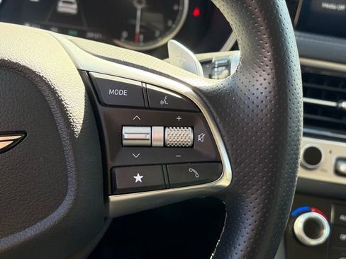 Used 2025 Genesis G70 2.5T image 15