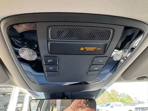 Used 2022 Kia Carnival LX image 22