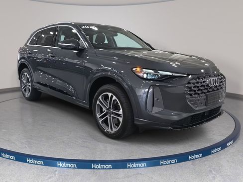 Used 2025 Audi Q5 2.0T Premium w/ Convenience Package image 4