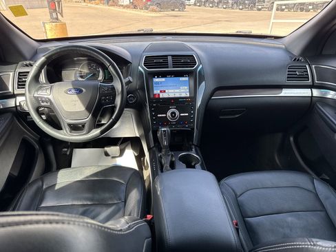 Used 2018 Ford Explorer Limited image 23