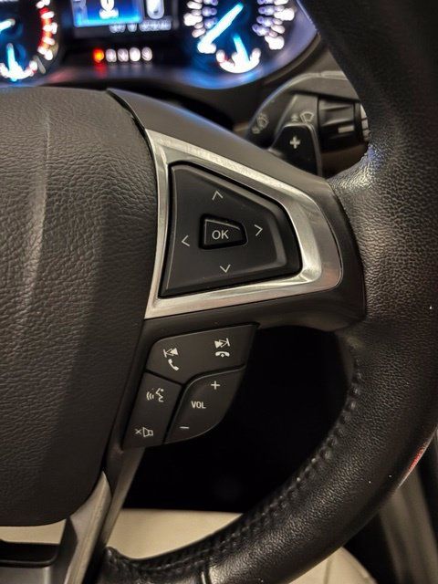 Used 2017 Ford Fusion SE FWD image 17