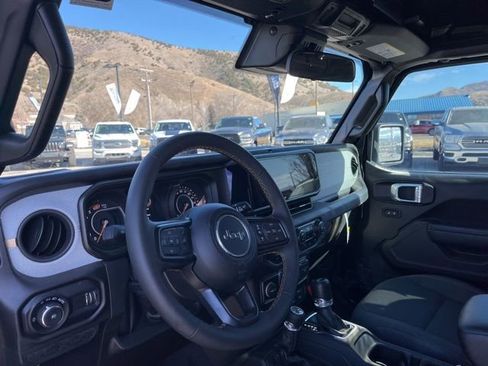 Used 2024 Jeep Wrangler Sport S image 11
