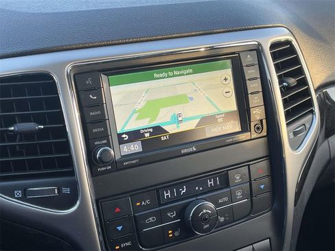 Used 2013 Jeep Grand Cherokee Laredo image 26