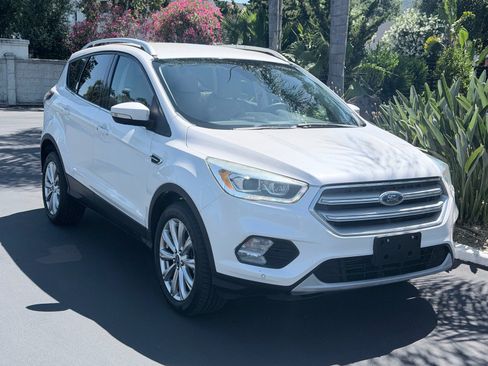 Used 2018 Ford Escape Titanium AWD/4WD image 4
