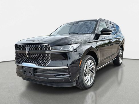 Used 2025 Lincoln Navigator Reserve AWD/4WD image 9