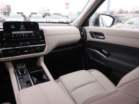 Used 2025 Nissan Pathfinder SL w/ SL Premium Package image 28