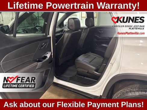 Used 2023 Chevrolet Traverse LT image 17