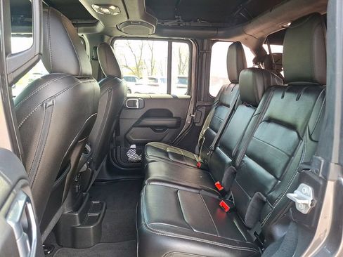 Used 2022 Jeep Wrangler Unlimited Sahara w/ LED Lighting Group AWD/4WD image 13