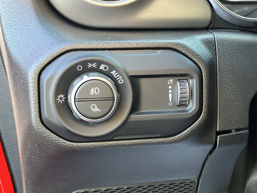 Used 2023 Jeep Gladiator Sport AWD/4WD image 27