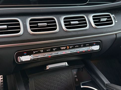 Certified 2025 Mercedes-Benz GLS 450 4MATIC image 23