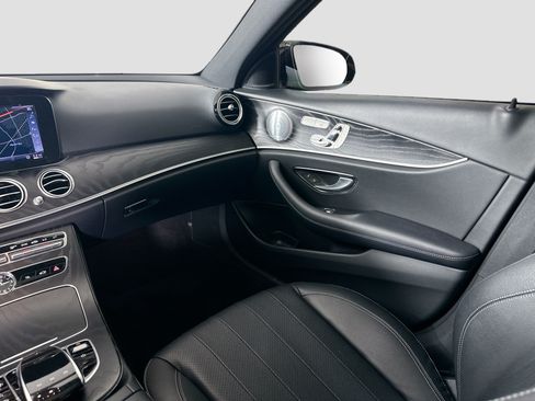 Certified 2018 Mercedes-Benz E 400 4MATIC Sedan image 30