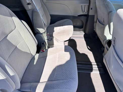 Used 2017 Toyota Sienna LE FWD image 10