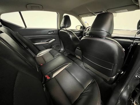 Used 2023 Nissan Altima 2.5 SR FWD image 12