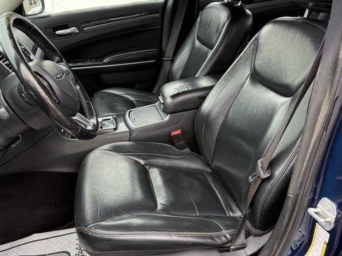 Used 2016 Chrysler 300 Limited RWD image 10
