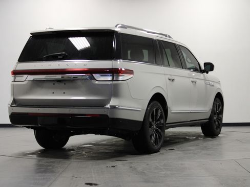 Used 2024 Lincoln Navigator L Reserve image 4