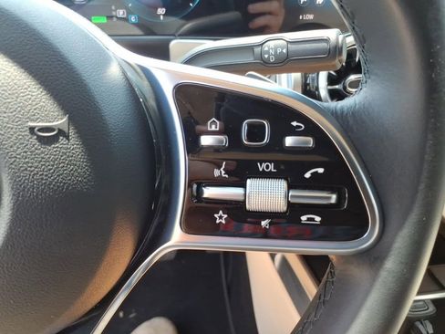 Used 2023 Mercedes-Benz EQB 300 4MATIC image 21