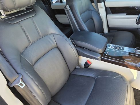 Used 2020 Land Rover Range Rover HSE image 30