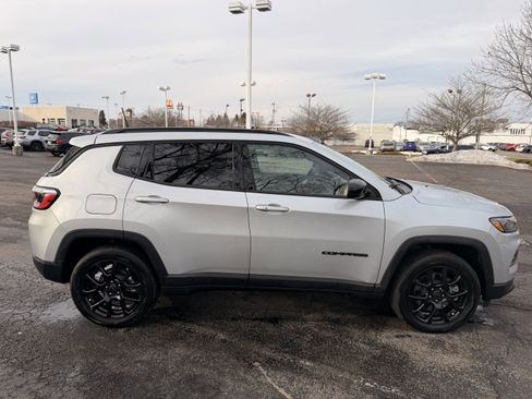 Used 2025 Jeep Compass Latitude w/ Altitude Special Edition image 2