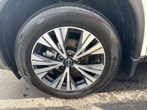 Used 2023 Nissan Rogue SV w/ SV Premium Package image 9