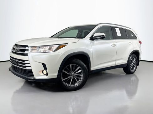 Used 2019 Toyota Highlander XLE image 1