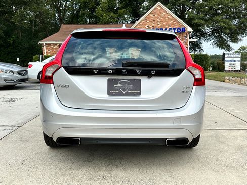 Used 2015 Volvo V60 T5 Platinum image 7