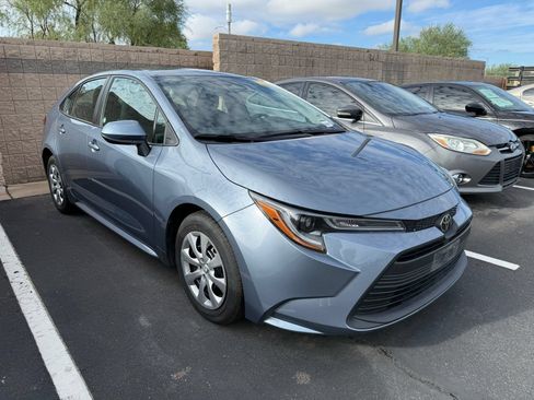 Used 2025 Toyota Corolla LE FWD image 5