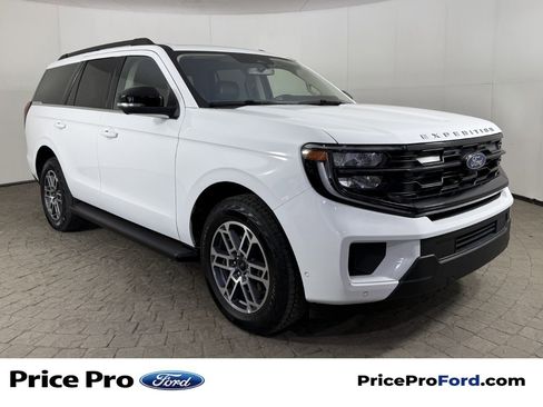 Used 2025 Ford Expedition Active AWD/4WD image 1
