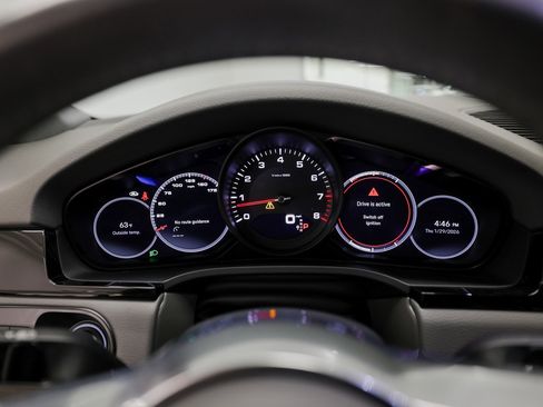 Certified 2023 Porsche Cayenne Platinum Edition image 15