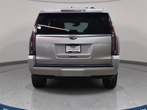 Used 2018 Cadillac Escalade Luxury image 7