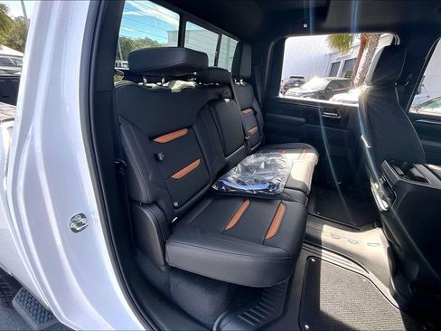 Used 2025 GMC Sierra 2500 AT4 w/ AT4 Premium Plus Package image 24