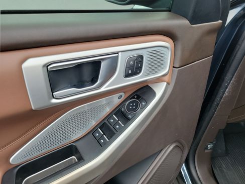 Used 2023 Ford Explorer King Ranch w/ Premium Technology Package AWD/4WD image 15