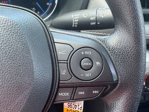 Used 2025 Toyota RAV4 LE AWD/4WD image 25