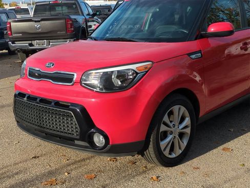 Used 2016 Kia Soul + image 11