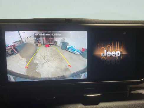 Used 2025 Jeep Wrangler Unlimited Sport AWD/4WD image 24
