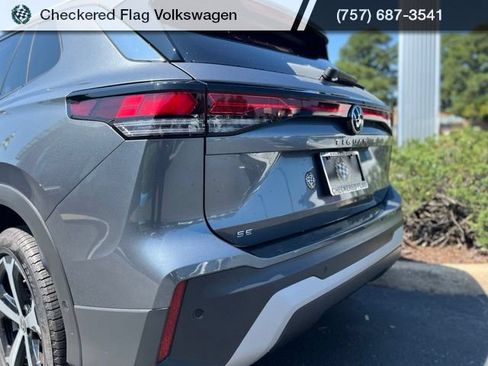 Used 2025 Volkswagen Tiguan SE FWD image 9