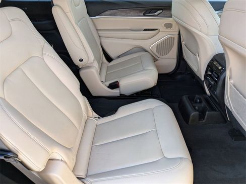 Used 2022 Jeep Grand Cherokee L Limited image 31