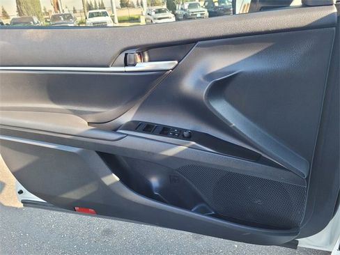 Used 2024 Toyota Camry SE image 12