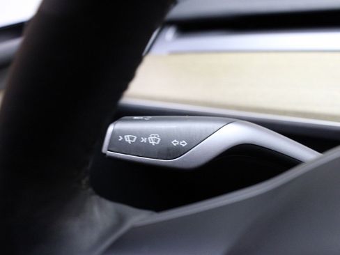 Used 2023 Tesla Model Y Performance image 36