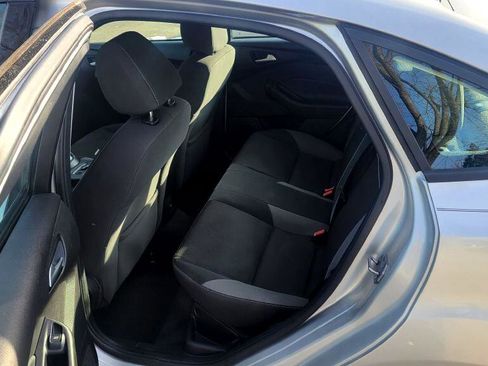 Used 2013 Ford Focus SE w/ SE Winter Pkg image 11